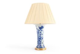 A JAPANESE ARITA BLUE AND WHITE VASE ADAPTED AS A LAMP, LATE 17TH CENTURY OR EARLY 18TH CENTURY