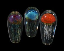 RICHARD SATAVA (AMERICAN, B.1950), THREE JELLYFISH PAPERWEIGHTS; LATE 20TH/EARLY 21ST CENTURY