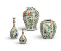 A CHINESE PORCELAIN FAMILLE VERTE VASE, KANGXI (1662 - 1722)