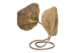 ATTRIBUTED TO TOMMASO BARBI (ITALIAN, 1944-2015) A BRASS LEAF LAMP; SECOND HALF 20TH CENTURY