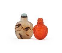 A Chinese carved agate snuff bottle