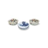 A small Chinese blue and white paste box and cover