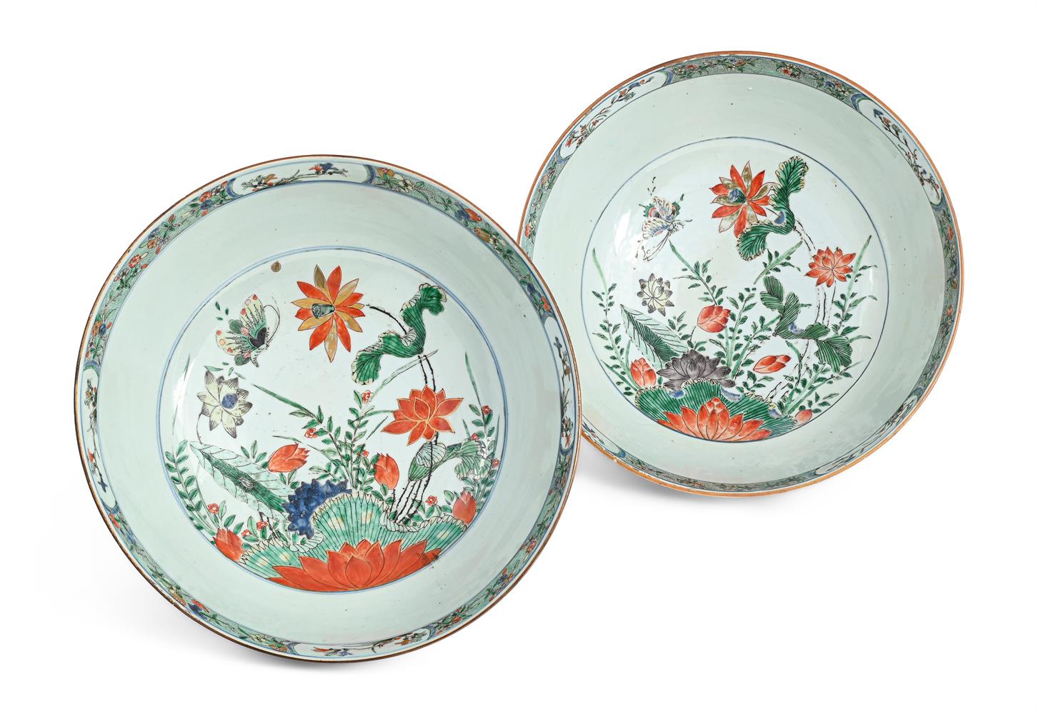A large pair of Chinese Famille Verte Bowls - Image 2 of 3