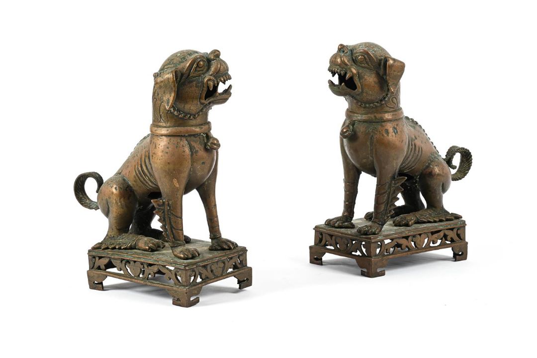 A PAIR OF BRONZE GUARDIAN DOGS, 20TH CENTURY - Image 1 of 4