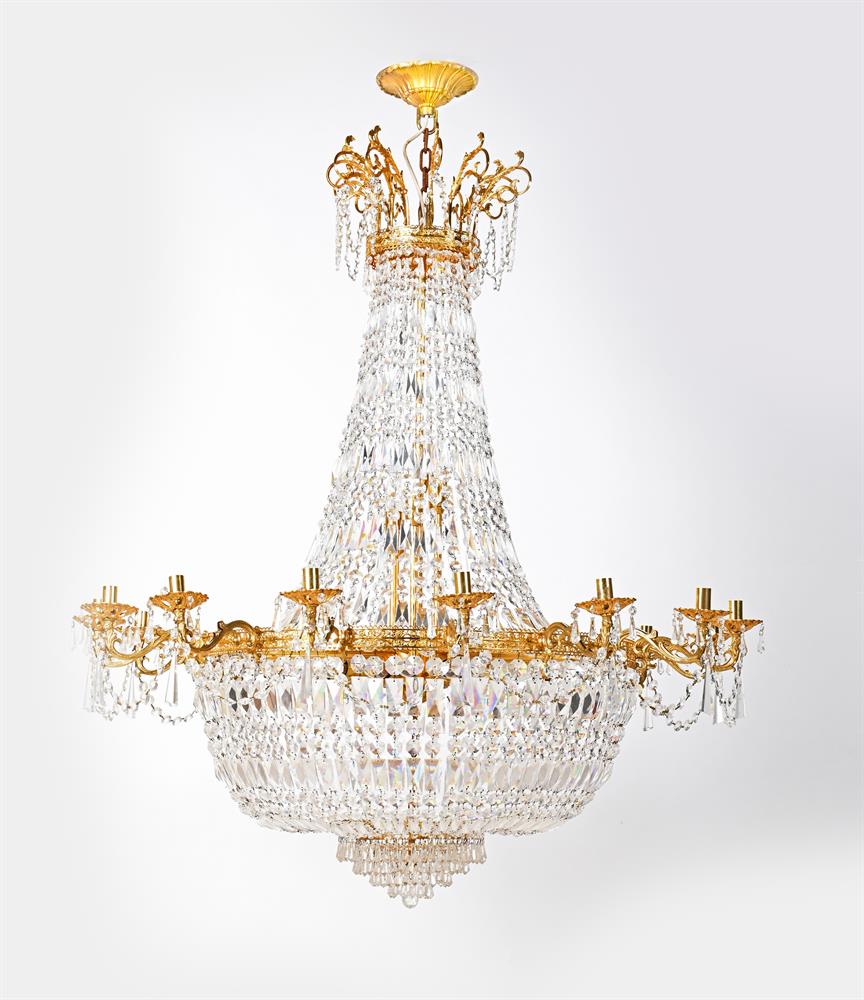 A SET OF THREE GILT METAL FIFTEEN LIGHT CHANDELIERS, MODERN - Image 4 of 4