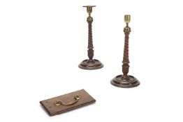 A PAIR OF BRASS MOUNTED MAHOGANY CANDLESTICKS IN THE GEORGE III STYLE, EARLY 20TH CENTURY