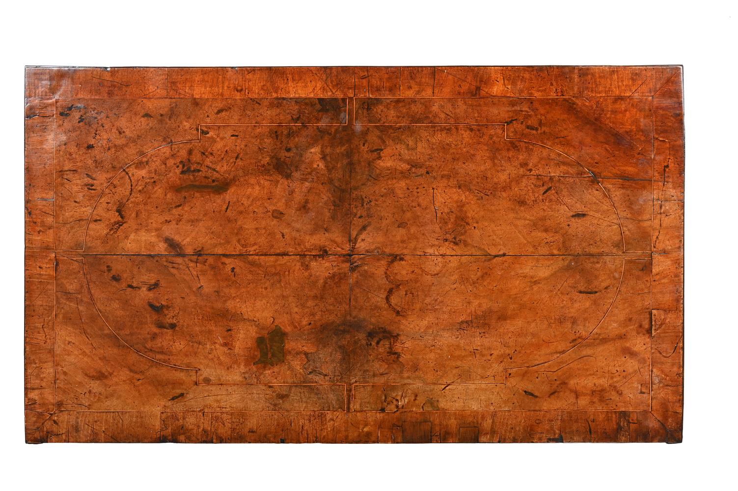 A QUEEN ANNE FIGURED WALNUT CHEST OF DRAWERS, CIRCA 1710 - Image 3 of 4