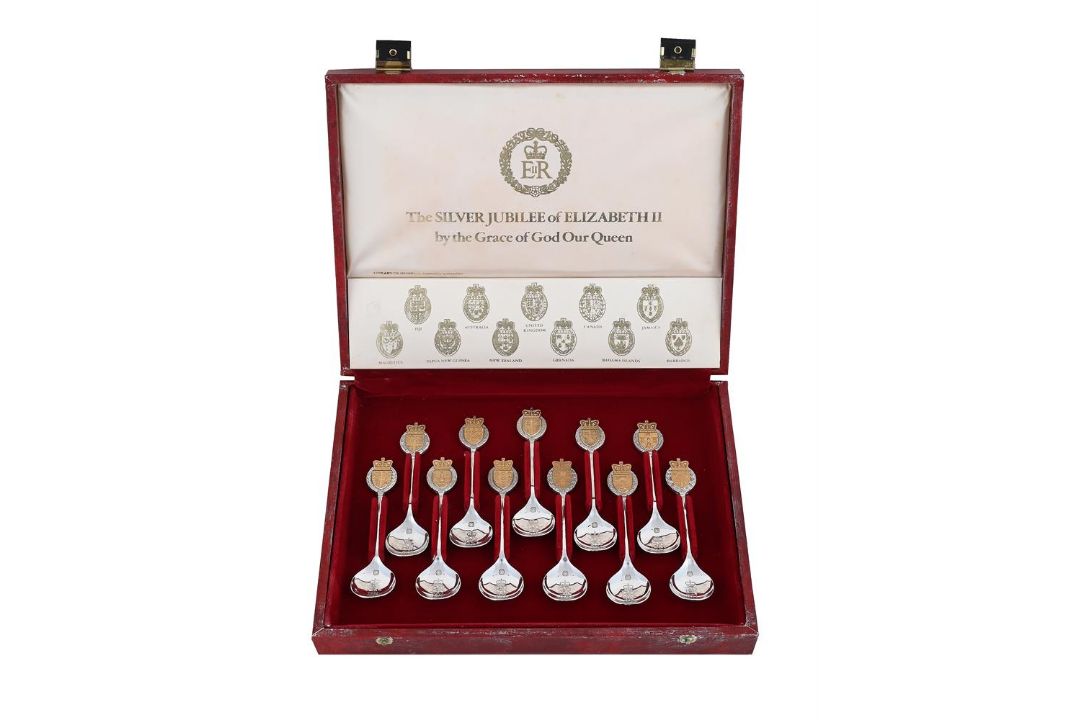 A SET OF ELEVEN COMMEMORATIVE SPOONS - Image 1 of 2