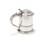 A QUEEN ANNE BRITANNIA SILVER LIDDED TANKARD