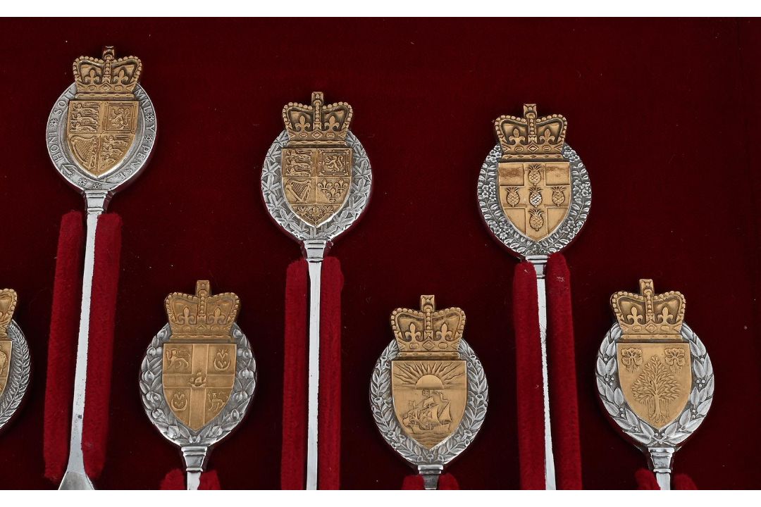 A SET OF ELEVEN COMMEMORATIVE SPOONS - Image 2 of 2