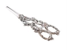 A PAIR OF VICTORIAN SILVER GRAPE SCISSORS