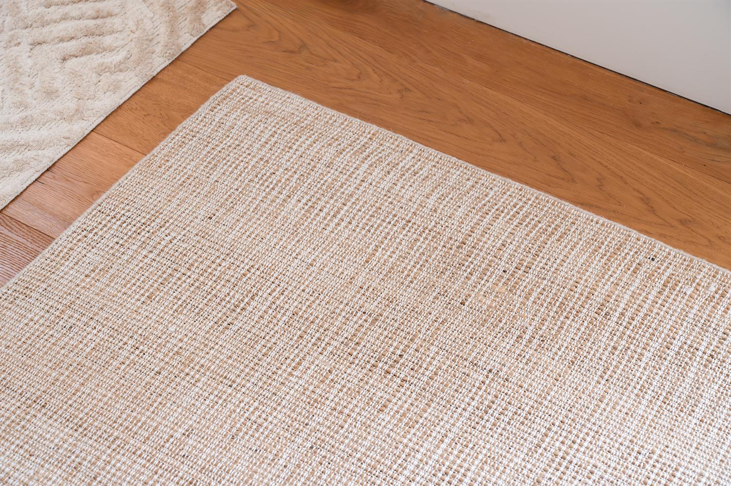 AN INDIAN JUTE AND BANANA SILK WOVEN CARPET - Image 3 of 5