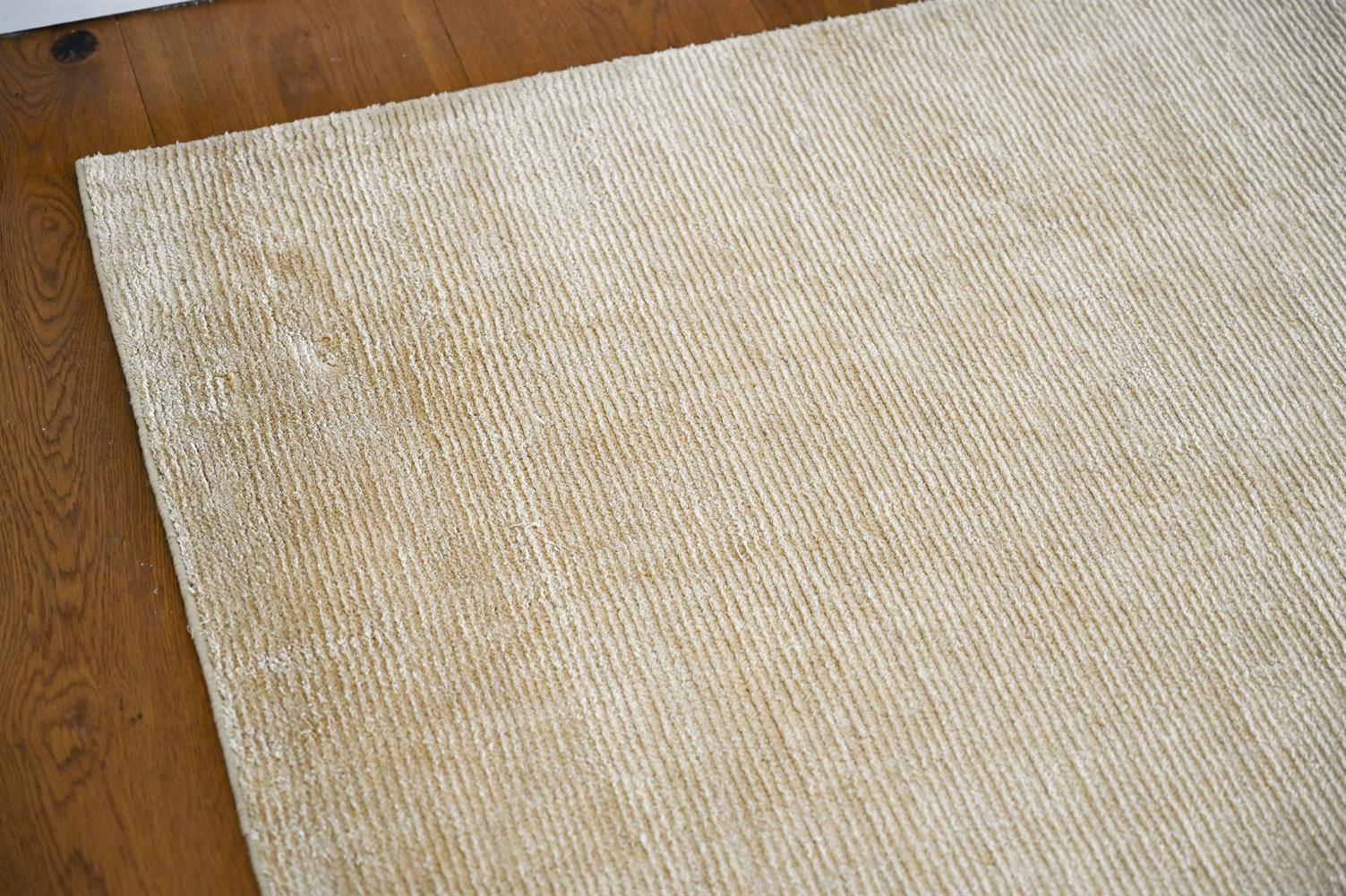 A CREAM SILK STRIPED CARPET - Image 2 of 3