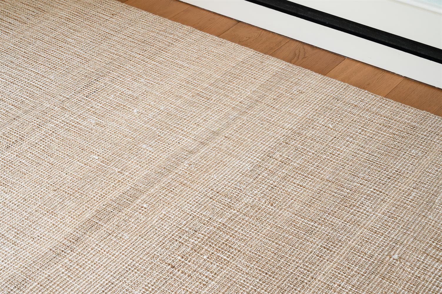 AN INDIAN JUTE AND BANANA SILK WOVEN CARPET - Image 4 of 5