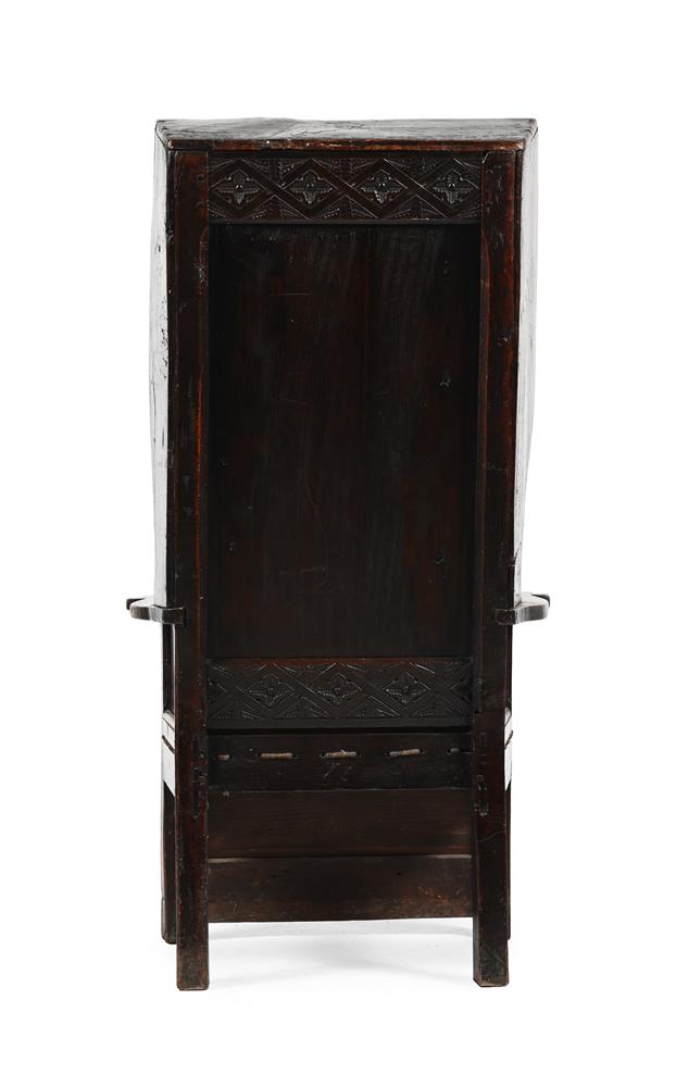 AN OAK CANOPIED LAMBING CHAIR, POSSIBLY WELSH, LATE 17TH OR EARLY 18TH CENTURY - Image 4 of 4