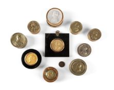 Y A GROUP OF COMMEMORATIVE STAMPED METAL BOXES AND MEDALLIONS, EARLY 19TH CENTURY AND LATER