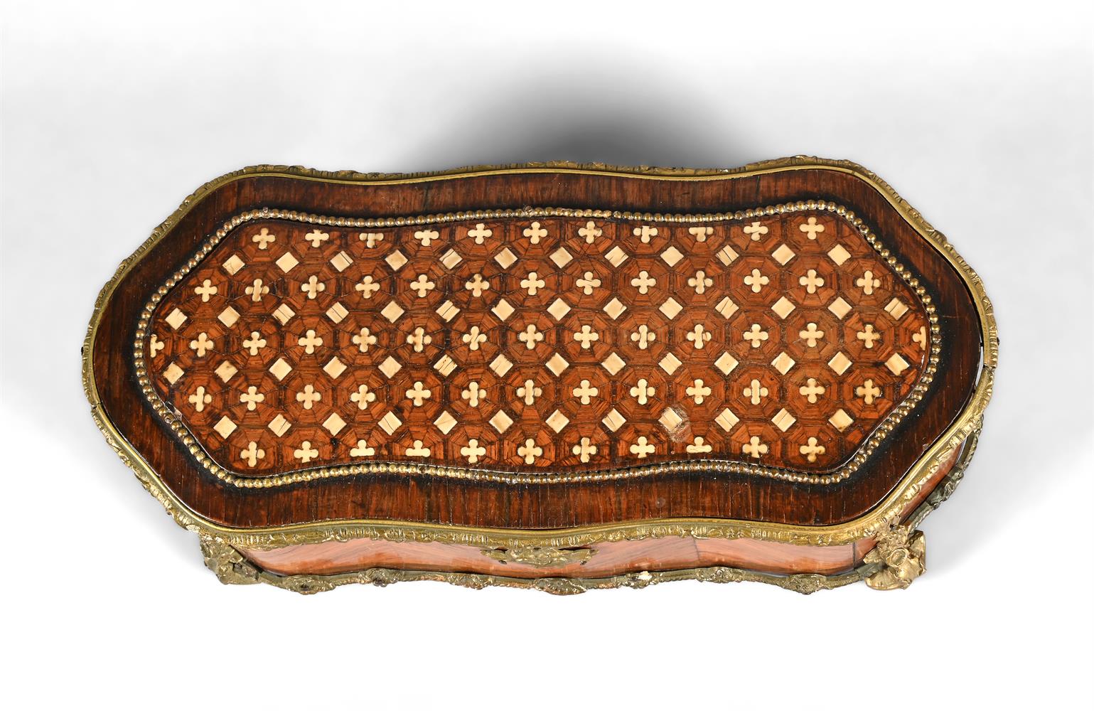 Y A ROSEWOOD, BRASS MOUNTED AND IVORY INLAID GLOVE BOX, NAPOLEAN III, 19TH CENTURY - Image 3 of 4