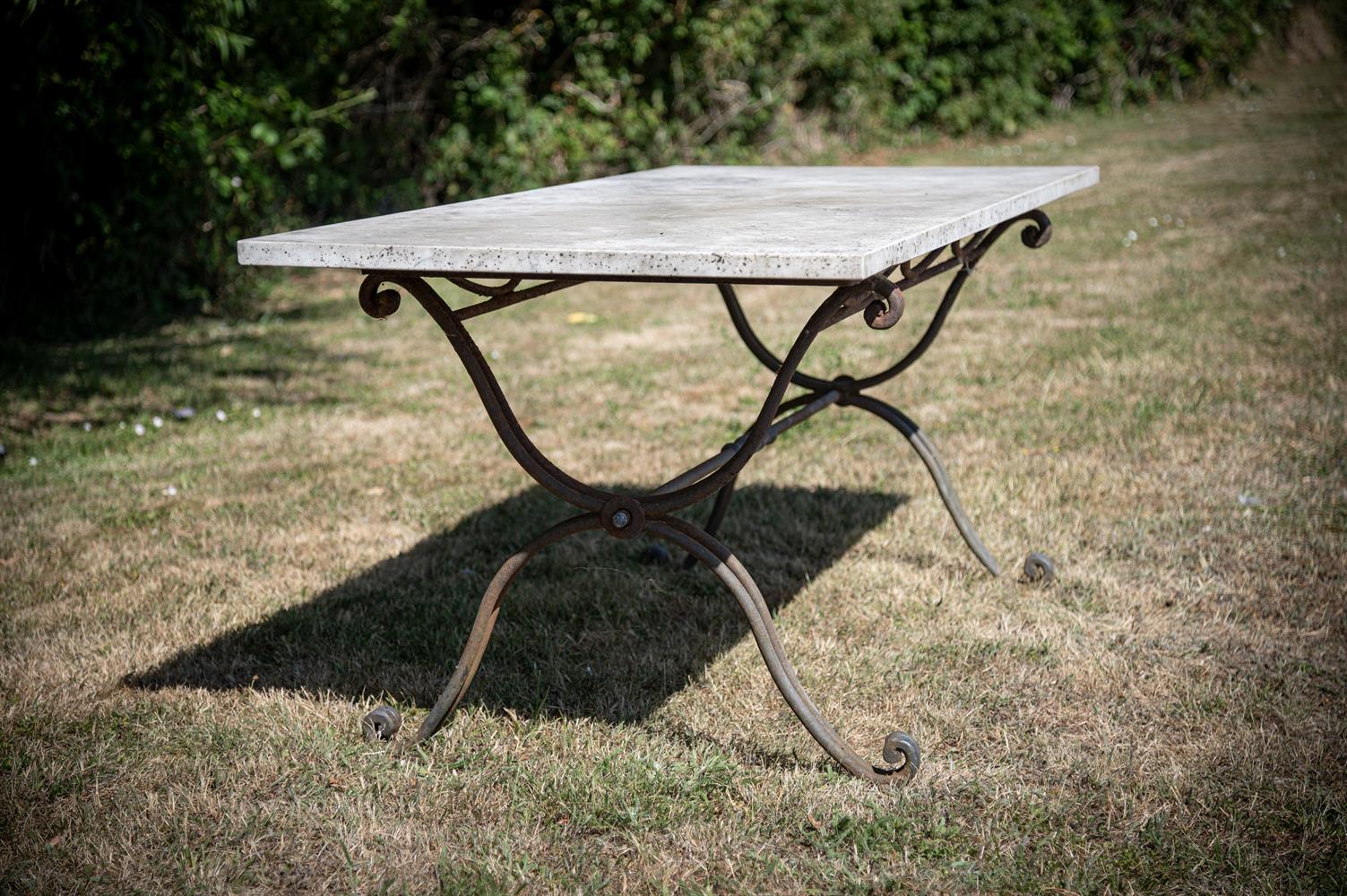 A MARBLE TOPPED GARDEN TABLE - Image 3 of 3