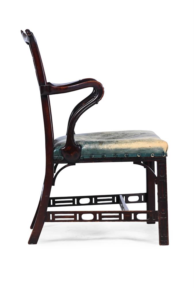 A GEORGE III MAHOGANY AND LEATHER UPHOLSTERED OPEN ARMCHAIR, CIRCA 1800 - Image 3 of 4