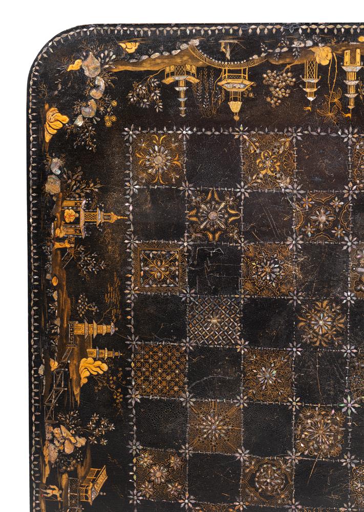 Y A BLACK LACQUER CHINOISERIE DECORATED AND MOTHER OF PEARL INLAID TRIPOD GAMES TABLE, 19TH CENTURY - Image 4 of 10