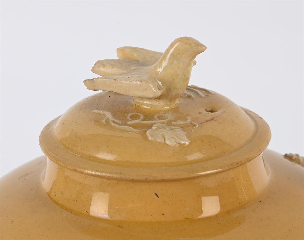 A STAFFORDSHIRE POTTERY TEAPOT AND COVER, ATTRIBUTED TO HUMPREY PALMER, CIRCA 1755-1760 - Image 3 of 5