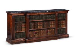 Y A GEORGE IV ROSEWOOD BREAKFRONT OPEN BOOKCASE, CIRCA 1825
