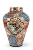A LARGE JAPANESE IMARI VASE, LATE 17TH OR EARLY 18TH CENTURY