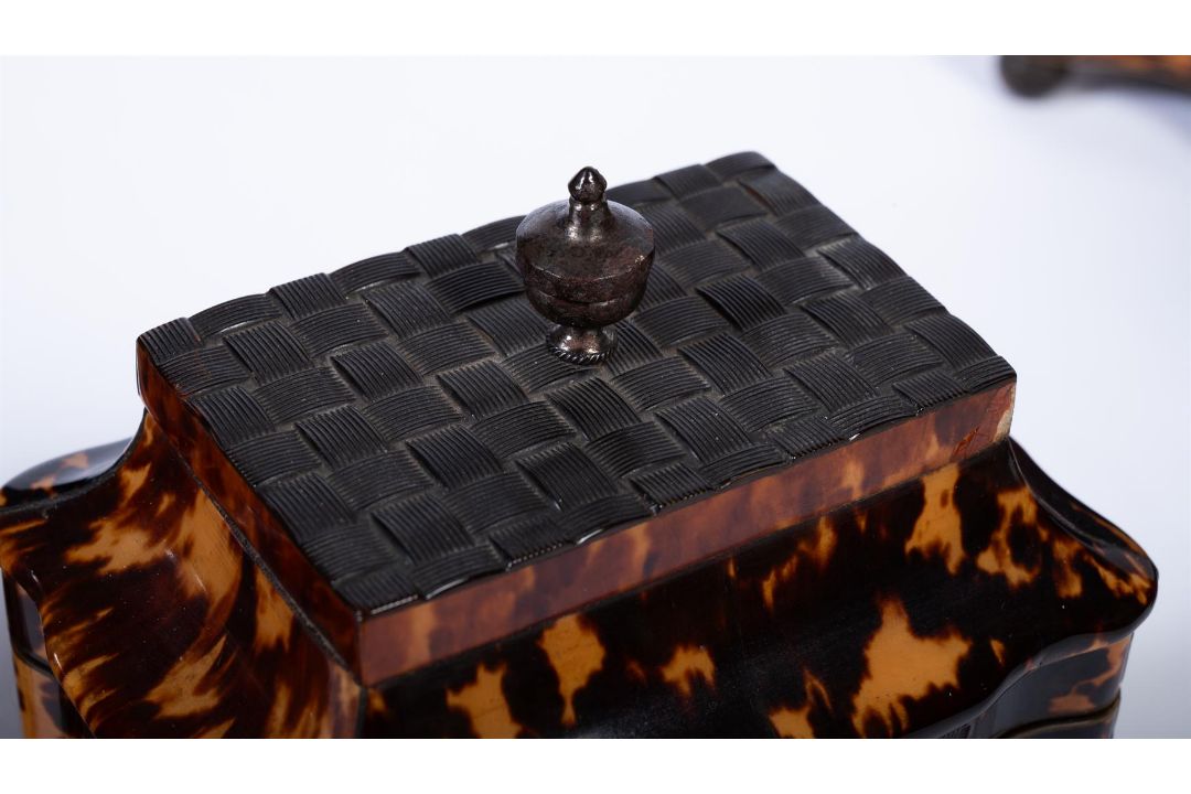 Y A GROUP OF FOUR GEORGE III TORTOISESHELL TEA CADDIES, CIRCA 1780 - Image 3 of 4