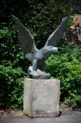 A LARGE PATINATED BRONZE MODEL OF AN EAGLE, PROBABLY ENGLISH OR ITALIAN, 20TH CENTURY