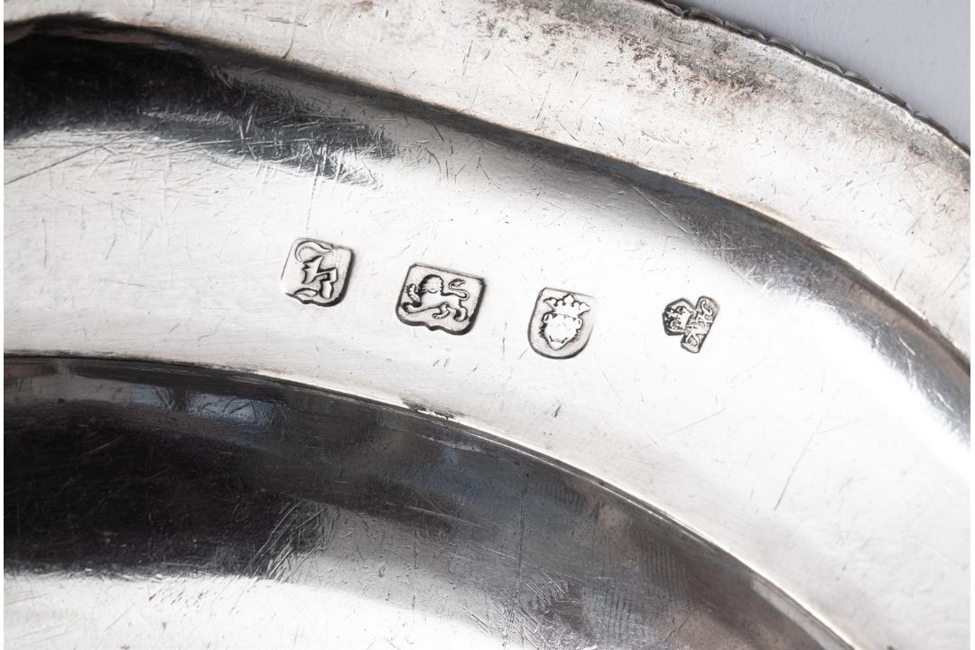 A SET OF ELEVEN GEORGE III SILVER PLATES, THOMAS HEMING, LONDON, 1763 - Image 5 of 7