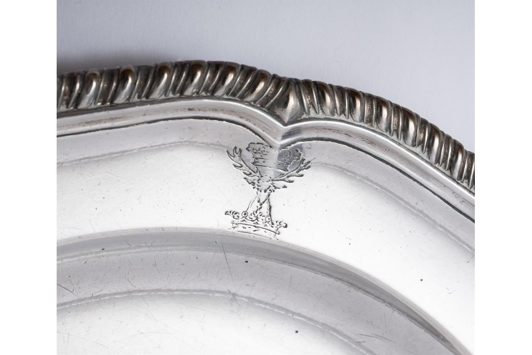 A SET OF ELEVEN GEORGE III SILVER PLATES, THOMAS HEMING, LONDON, 1763 - Image 4 of 7