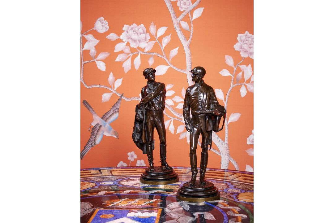 ENGLISH SCHOOL, A RARE PAIR OF BRONZE FIGURES OF STANDING JOCKEYS, 19TH CENTURY - Image 1 of 5