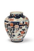 A JAPANESE IMARI VASE, EDO PERIOD, LATE 17TH CENTURY