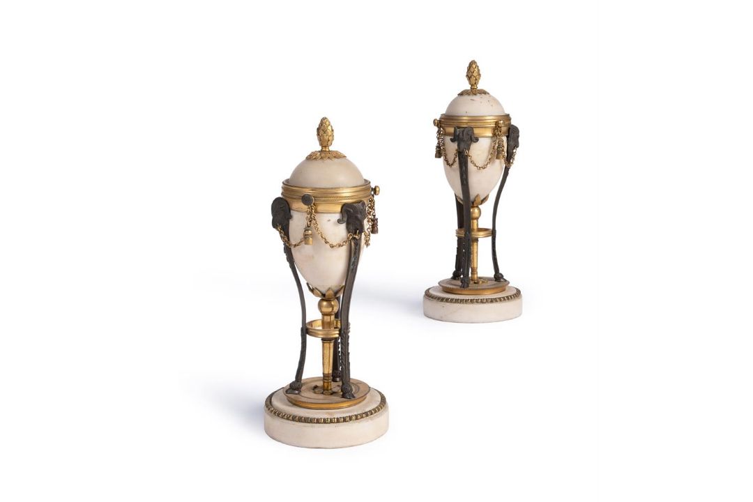 A PAIR OF GEORGE III GILT AND PATINATED METAL MOUNTED WHITE MARBLE CASSOLETTES, CIRCA 1800 - Image 1 of 3
