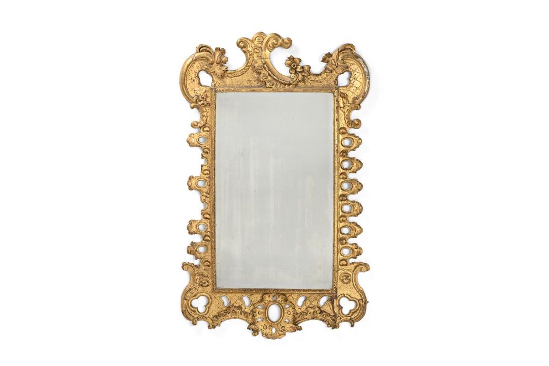 A CARVED GILTWOOD MIRROR, IN GEORGE II STYLE, LATE 18TH OR EARLY 19TH CENTURY - Image 1 of 3