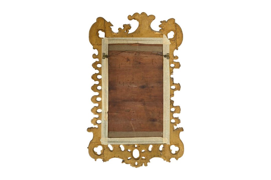 A CARVED GILTWOOD MIRROR, IN GEORGE II STYLE, LATE 18TH OR EARLY 19TH CENTURY - Image 3 of 3