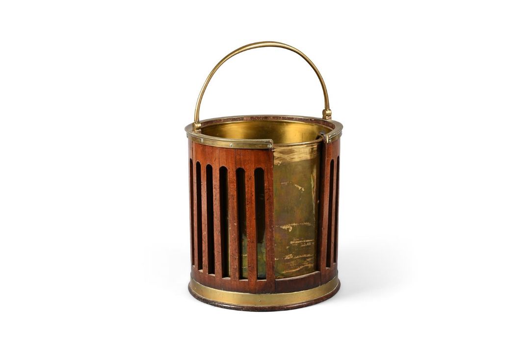 A GEORGE III MAHOGANY AND BRASS PLATE BUCKET AND LINER, SECOND HALF 18TH CENTURY - Image 1 of 3