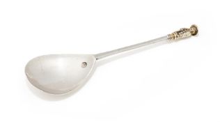 AN ELIZABETH I WEST COUNTRY SILVER APOSTLE SPOON, ST SIMON ZEALOTES