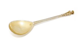 AN ELIZABETH I WEST COUNTRY SILVER APOSTLE SPOON, ST PETER