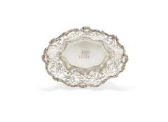 AN AMERICAN SILVER SHAPED OVAL PIERCED BASKET