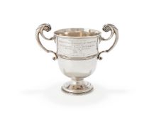 AN EDWARDIAN SILVER TWIN HANDLED CUP