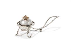 AN EDWARDIAN SILVER GIMBLE TABLE LIGHTER