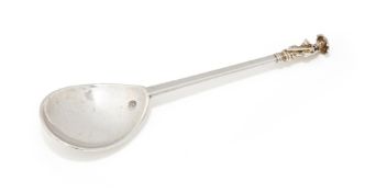 AN ELIZABETH I WEST COUNTRY SILVER APOSTLE SPOON, ST PETER