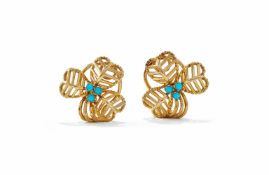 A PAIR OF TURQUOISE SET EARRINGS