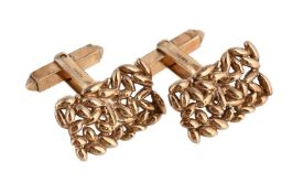 S J ROSE, A PAIR OF 9 CARAT GOLD CUFFLINKS