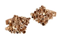 ALAN MARTIN GARD, A PAIR OF 9 CARAT GOLD CUFFLINKS