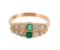 AN EARLY 20TH CENTURY EMERALD AND DIAMOND RING