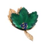A SAPPHIRE AND GREEN STONE BROOCH