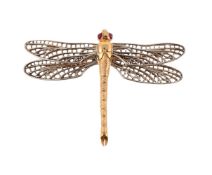 ALABASTER AND WILSON, A 9 CARAT GOLD DRAGONFLY BROOCH