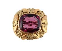 A GARNET BROOCH